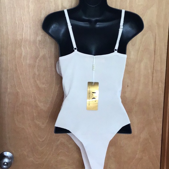 Lizette Floral Bodysuit - Picture 9 of 10